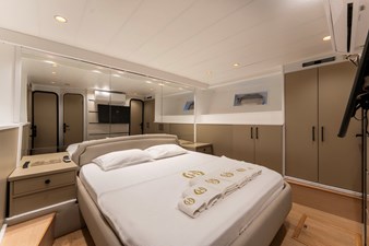 27 M DELUXE MOTOR YACHT 14 