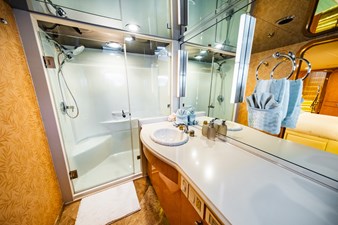 LONE STAR 27 Port Aft Queen Shower