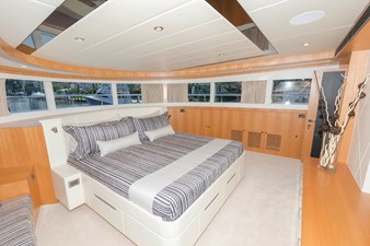 JOHNSON 93 OPEN BRIDGE 16 Master to starboard