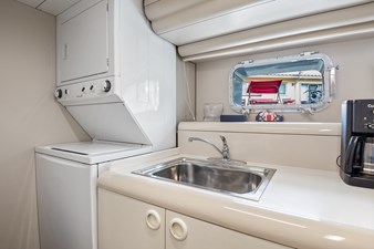 Highline 30 31_1989 102ft Oceanfast Motor Yacht HIGHLINE