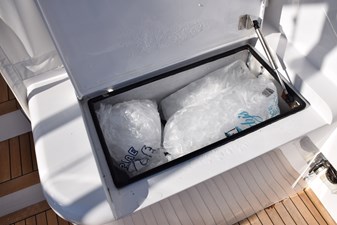 CAZADORA 44 Cockpit Freezer