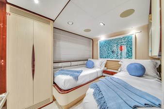 95 Raised Pilothouse 70 95' Azimut-39
