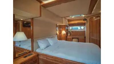 2004 Ferretti Yachts 810 13 