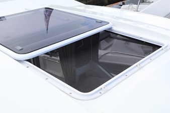 JEANNEAU MF 795 19 19-U-Shape Cockpit Salon