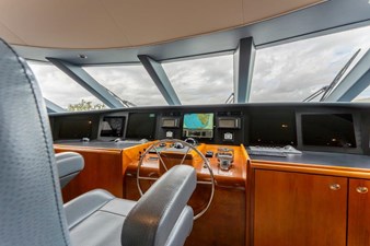 Relentless 73 2006 130 Westport MY Relentless Pilot House Console