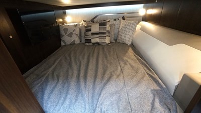 LAZY BLUM 17 Berth