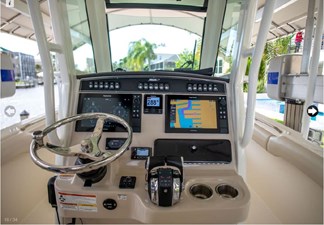 2018 Boston Whaler 280 Outrage 44 