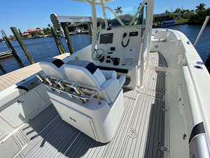 2015 Century 3200 Center Console 25 26
