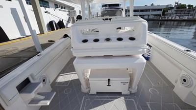 TALAN'T SHOW 3 Intrepid 40' 2021 Aft Deck