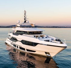 BEAUTE 3 Majesty Yacht 120 (BEAUTY)