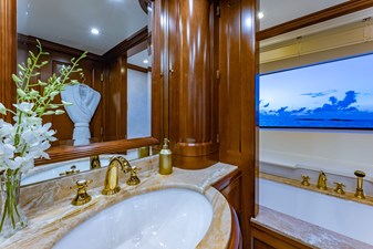 NAMASTE 12 Main Deck Master Ensuite