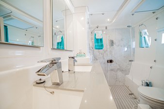 Windward Destiny 32 