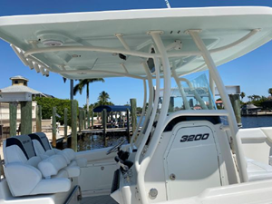 2015 Century 3200 Center Console 21 22