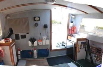 26' 2000 Hunt Express Weekender- Custom 4 Galley