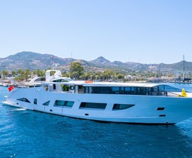  42 M STEEL  MOTOR YACHT 4 