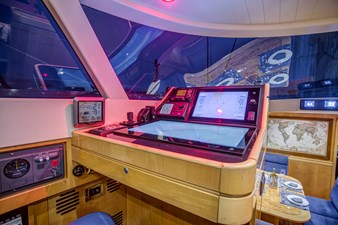 LADY K 15 Nav Station