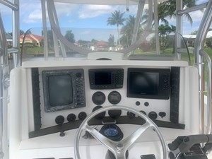 - 3 4_2001 34ft Venture Center Console