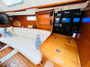 2000 Beneteau 311 11 