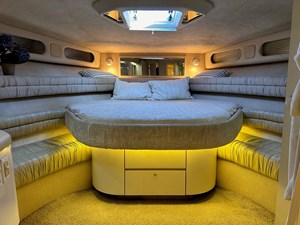 LUCHY 30 1995 SEA RAY 63 MASTE STATEROOM