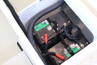 BAYLINER DX 2200 16 16. Dual Batteries