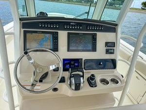 2020 Boston Whaler 330 Outrage 17 