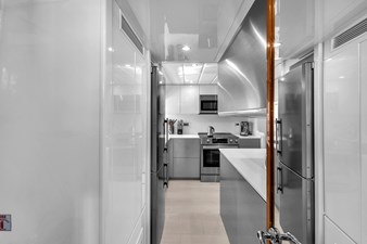 Ferretti Yachts Custom Line 94 33 
