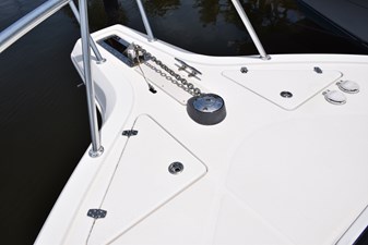 RAHITI 52 Pulpit, Windlass, Rode Locker  
