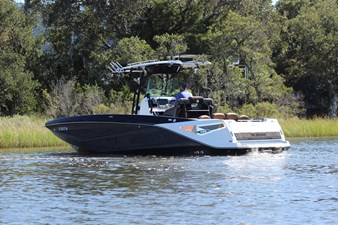 25' Scarab 255 Open ID 5 