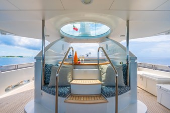MISS STEPHANIE 46  Deck Jacuzzi
