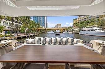 - 31 32_2021 85ft Ferretti Yachts 850