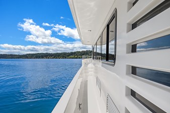 QUE SA-RAH SA-RAH 63 Side Deck Port