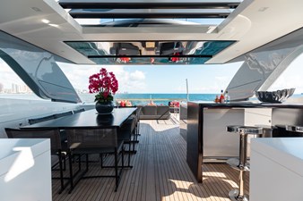 Fifty Shades 11 Flybridge Dining