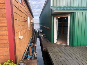 1984 Larson Boathouse 23 