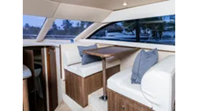 2004 Meridian 381 Sedan Bridge 4 