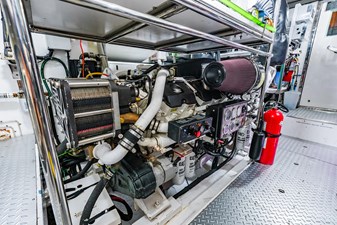 SOUTHERN BELLE 90 Stbd. Engine