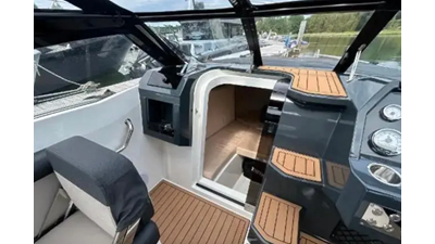 Parker 630 Day Cruiser 15 Parker 630 DC Steering entrance below deck