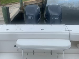 - 10 11_2001 34ft Venture Center Console