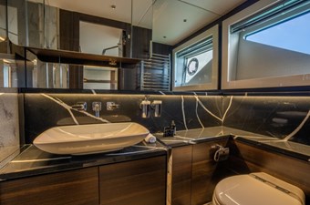 FORZA 8 Sunseeker 65 SY master bathroom