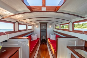 TALLULAH 8 Saloon