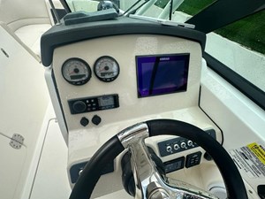 Boston Whaler 230 Vantage 23 WhatsApp Image 2024-12-13 at 09.19.57 (20)