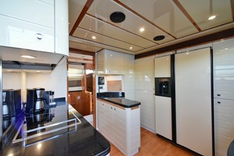FERRETTI 881 19 