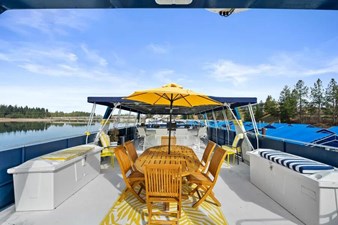 2000 Sumerset House Boat 33 