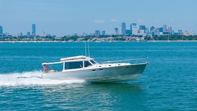 LOLA  3 Starboard Underway