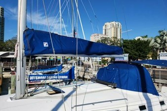 2005 Beneteau Cyclades 43 17 