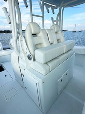 Freeman 37 VH 10 Console Seating Bolsters Up