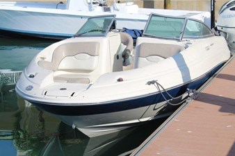2004 Sea Ray 220 Sundeck 25 26