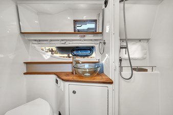 - 29 31_2019 35ft Sea Ray 350 Coupe
