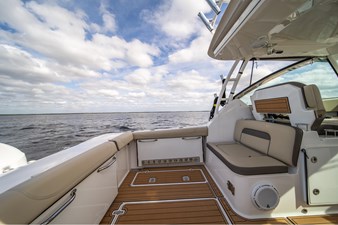 2019 Pursuit DC 325 Dual Console 20 
