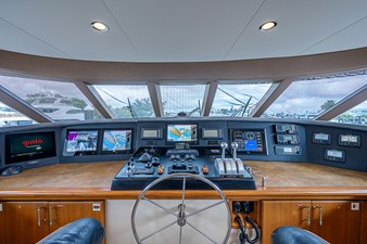 SUPERSTAR 18 PILOTHOUSE