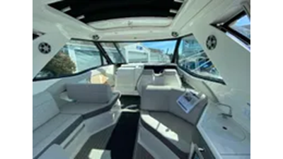 2024 Sea Ray Sundancer 320 OB 3 